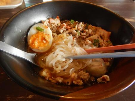 Photo, kuay tiao tom yum moo, thai food, senlek, 
