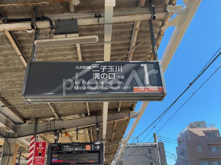 九品仏駅1番線　行き先案内 九品仏駅,鉄道,電車の写真素材