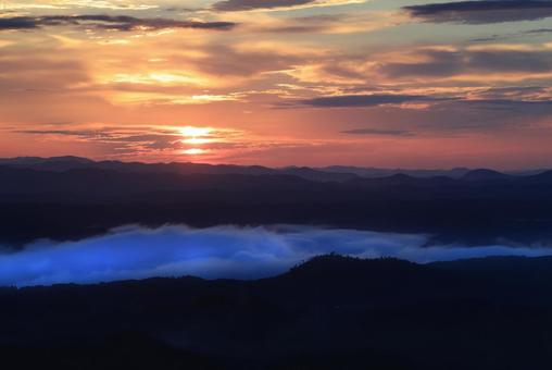日の出と雲海 雲海,うんかい,ウンカイの写真素材