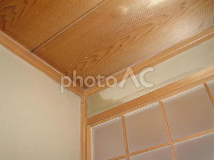 住宅　天井　雨漏り　水漏れ 住宅,天井,雨漏りの写真素材