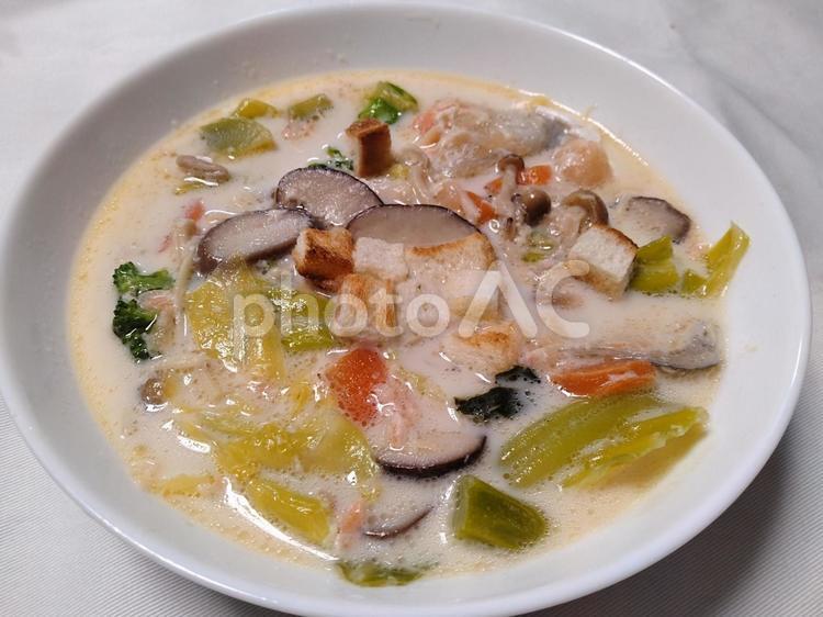 鮭ときのこのクリーム煮 クリームシチュー,クリームソース,クリーム煮の写真素材