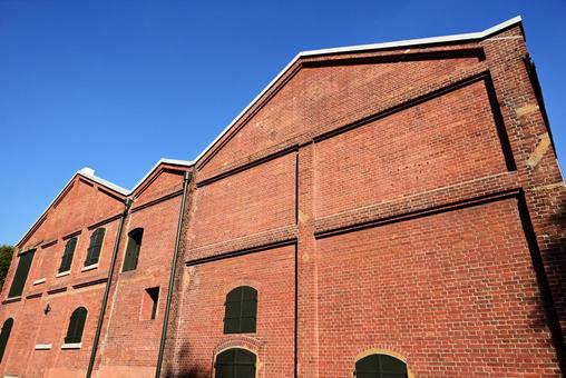 赤レンガの建物1 赤レンガ,青空,空の写真素材