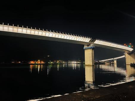 海にかかる綺麗な橋 夜景,夜,牛深の写真素材
