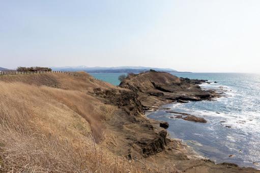 海に突き出た岩と荒波 海に突き出た岩と荒波 岩,突き出る,荒波の写真素材
