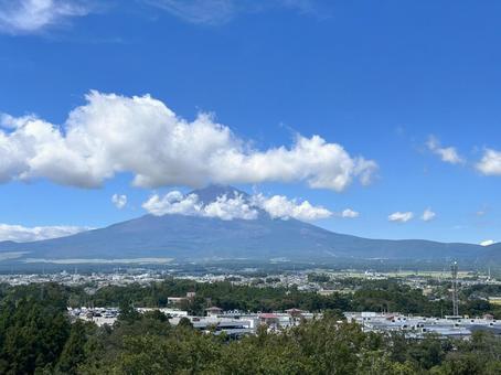 空と雲と山 空と雲と山の写真