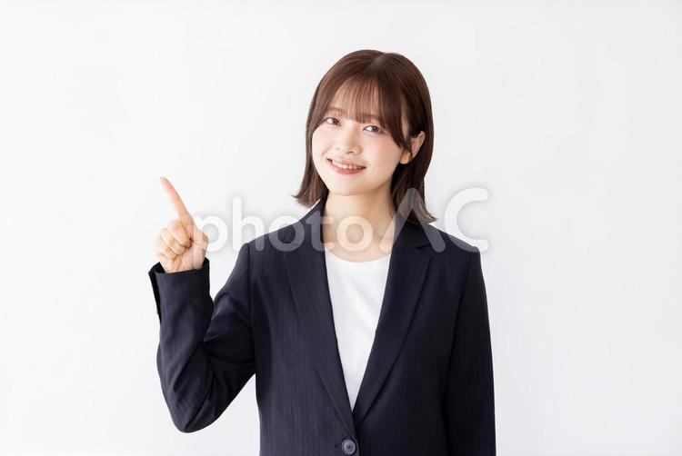 指差しをするビジネスウーマン 女性,指差し,ビジネスウーマンの写真素材