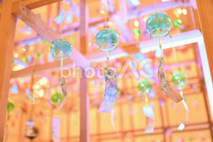 色鮮やかな風鈴たち 風鈴,夏,カラフルの写真素材
