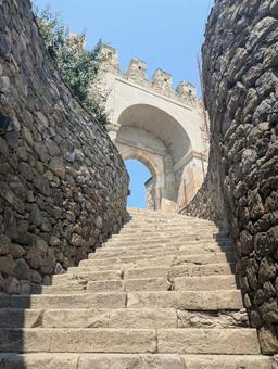 ラバティ城の城塞へ続く階段 階段,ラバティ城,ロミザ城の写真素材