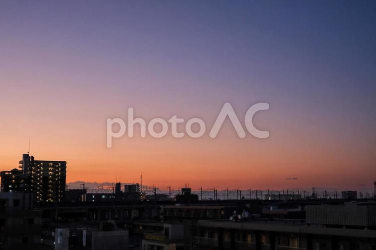 マジックアワーと住宅街 マジックアワー,夕焼け,夕日の写真素材