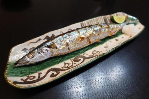 サンマとスダチ(斜めアングル) サンマとスダチ(斜めアングル) 秋,さんま,秋刀魚の写真素材