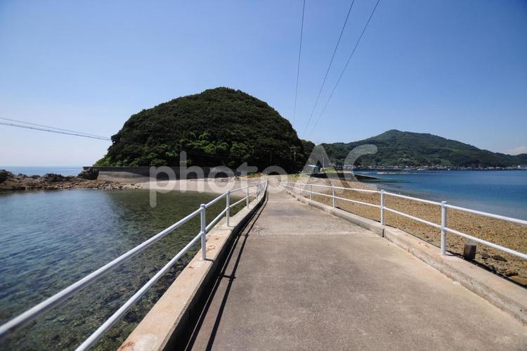 海の中の道（愛媛県八幡浜市大島） 景色,道路,景観の写真素材