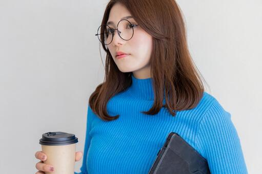 メガネをかけた女性 女性,若い女性,メガネの写真素材
