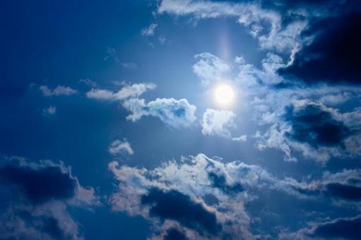 ダークブルーの青空 ダークブルーの青空の写真