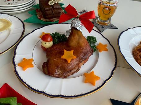 クリスマスは骨付きモモロースト クリスマスは骨付きモモロースト クリスマス,骨付きモモロースト,星人参グラッセの写真素材