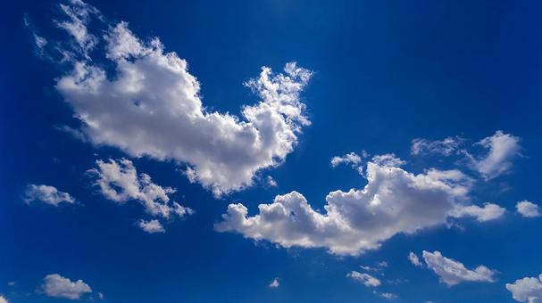 どこまでも続く澄み切った青い空 どこまでも続く澄み切った青い空の写真