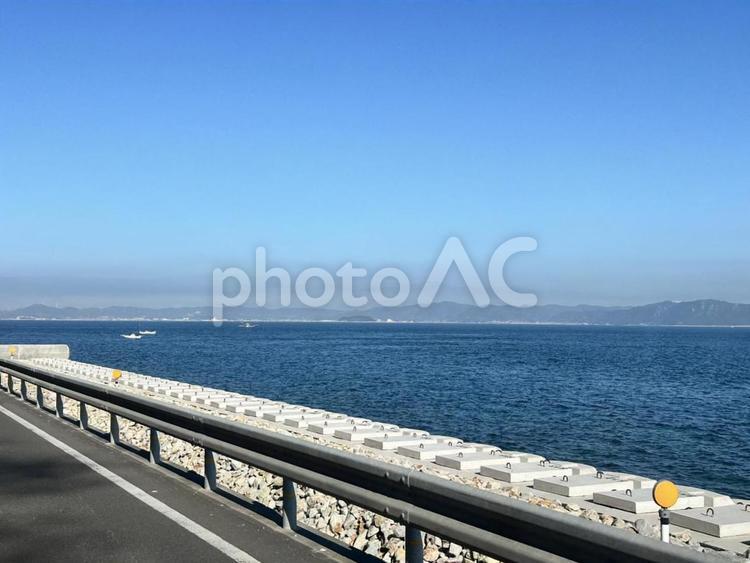車窓からの瀬戸内海 海,景色,晴れの写真素材