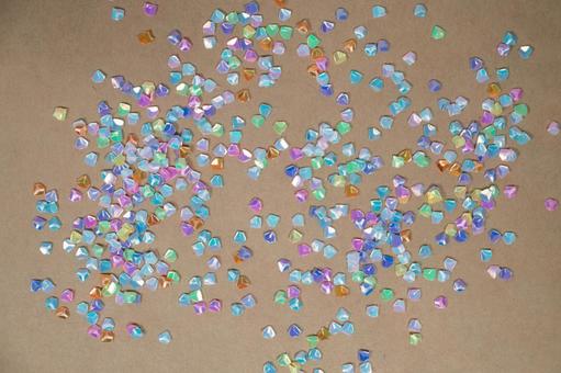 虹色の小さなビーズ ハート,ビーズ,虹色の写真素材