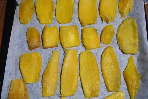 干し芋作り（オーブンレンジ）01 干し芋作り,サツマイモ,薩摩芋の写真素材