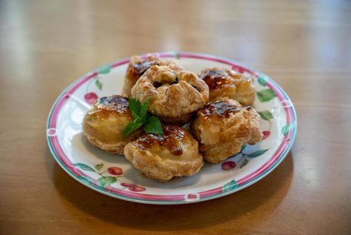 つやつやカラメルのミニパイ 食べ物,デザート,スイーツの写真素材