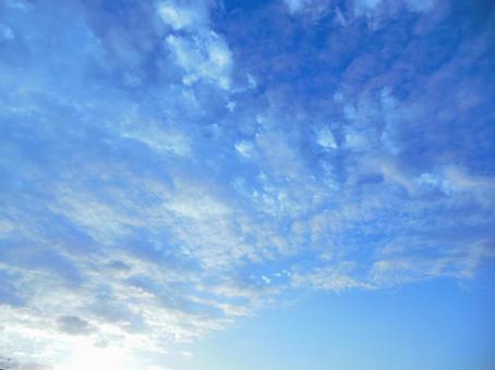 晴れた日の空 晴れた日の空の写真