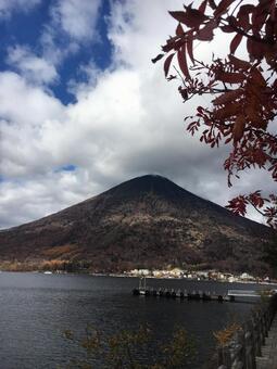 日光 中禅寺湖と男体山 日光 中禅寺湖と男体山の写真