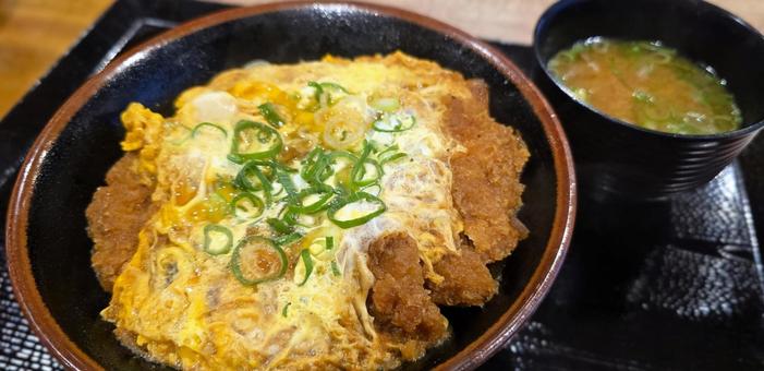 かつ丼 かつ丼 かつ丼,トンカツ,卵の写真素材