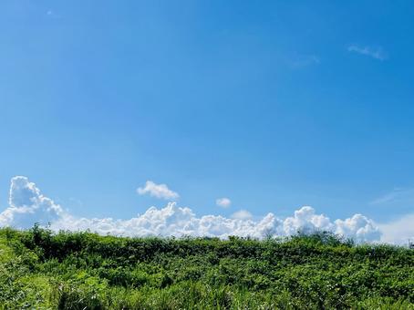 雲と歩く 雲と歩く 青空,空,青の写真素材