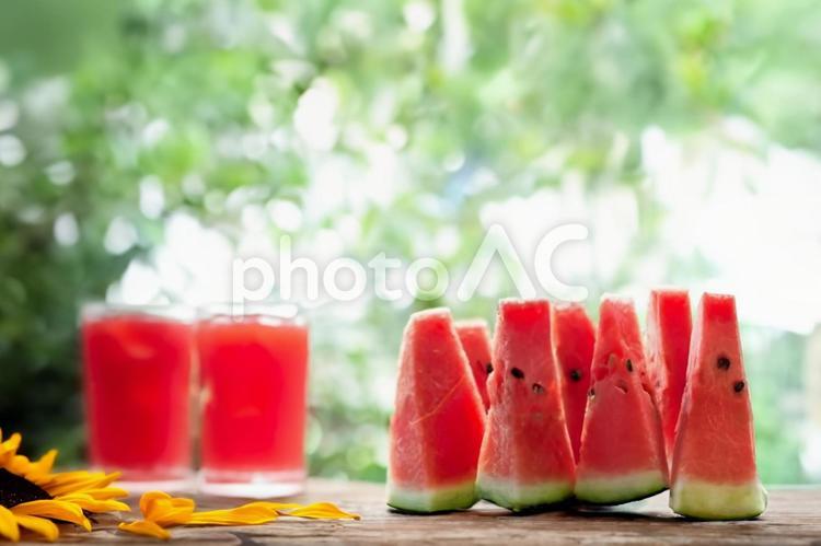夏のイメージ（西瓜） スイカ,西瓜,夏の写真素材
