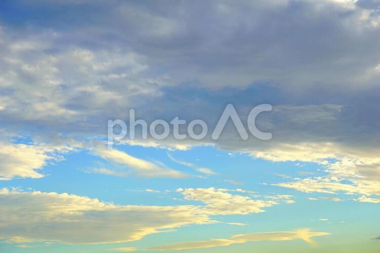 雨上がりの夕焼け 空,雨上がり,雲の写真素材