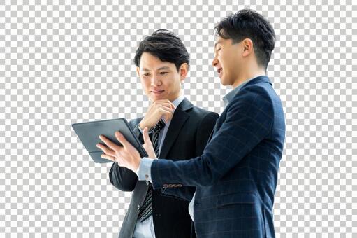 打ち合わせをする男性2人 背景透過PSD 男性,人物,ビジネスの写真素材