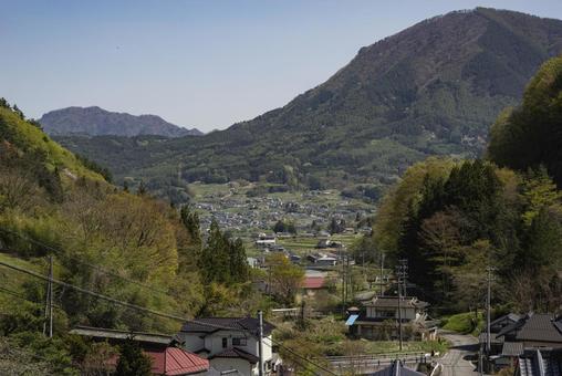 春の長野県小県郡青木村の街並み 春の長野県小県郡青木村の街並み 青木村,小県郡,長野の写真素材