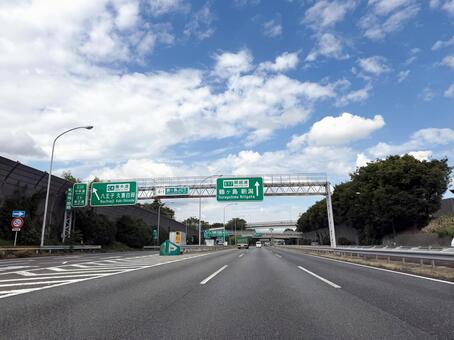 鶴ヶ島ジャンクションへの分岐 高速道路,道,車の写真素材