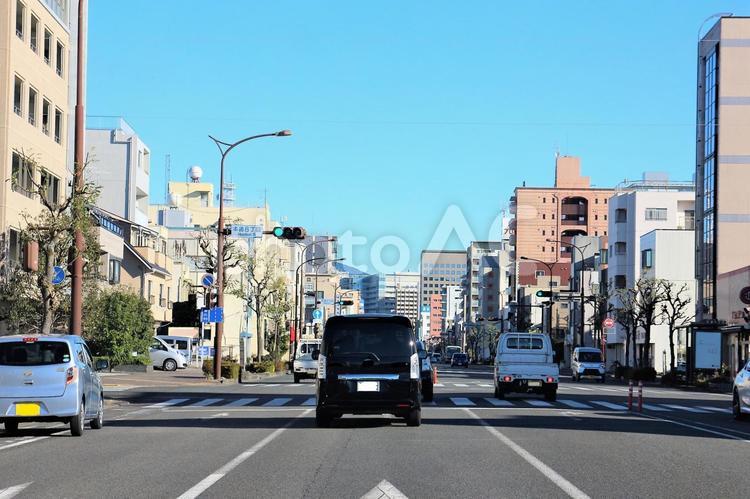 静岡市本通りの朝の交通風景 車,交通,通勤の写真素材