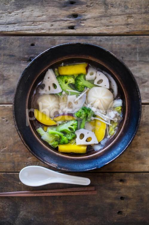小籠包と野菜の鍋 鍋,鍋料理,小籠包の写真素材