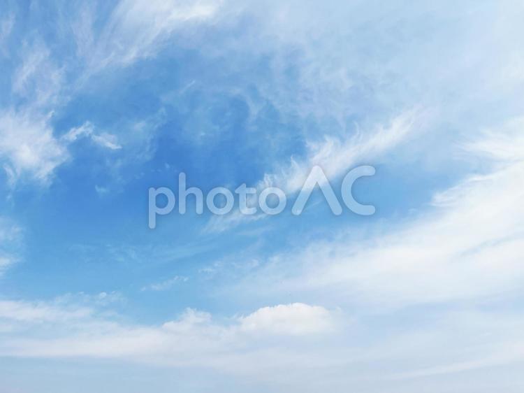 水色の空と真っ白な雲　背景素材 空,雲,空と雲の写真素材