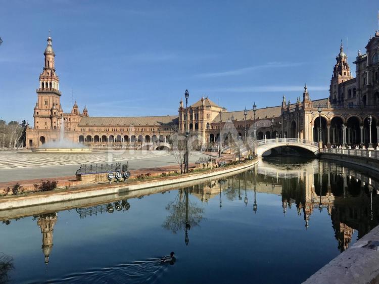 スペイン、セビリアのスペイン広場と川 海外,ヨーロッパ,欧州の写真素材