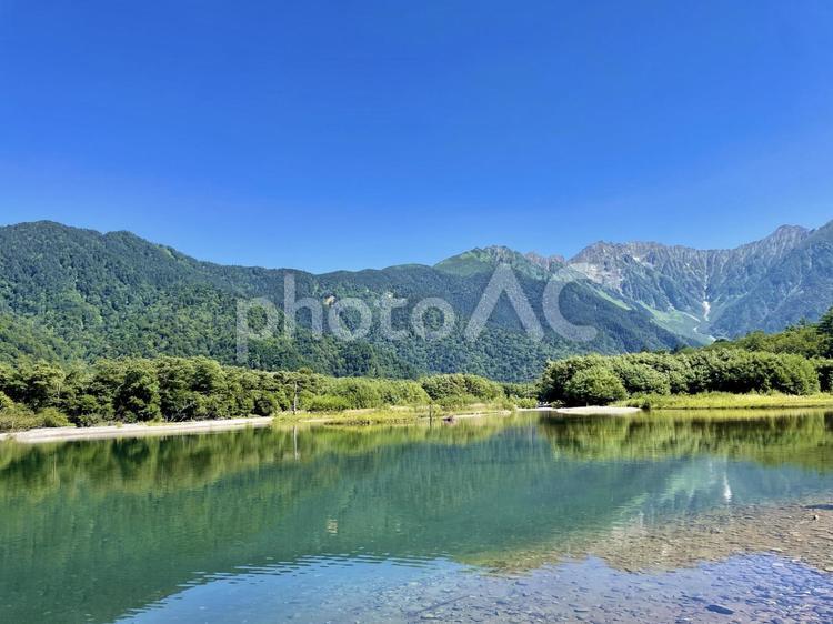 大正池と穂高連峰の絶景 大正池,上高地,穂高連峰の写真素材