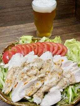 バンバンジーとビール① バンバンジーとビール① バンバンジー,棒棒鶏,鶏肉の写真素材