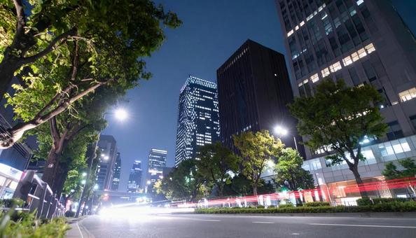 都会の夜の街 都会の夜の街の写真