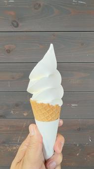 美味しいバニラソフトクリーム 美味しいバニラソフトクリーム ソフトクリーム,バニラ,アイスクリームの写真素材
