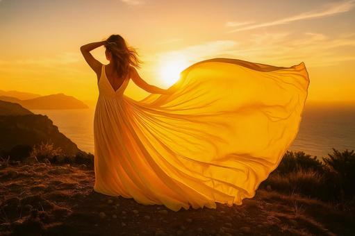 夕陽を浴びる女性の後ろ姿の写真