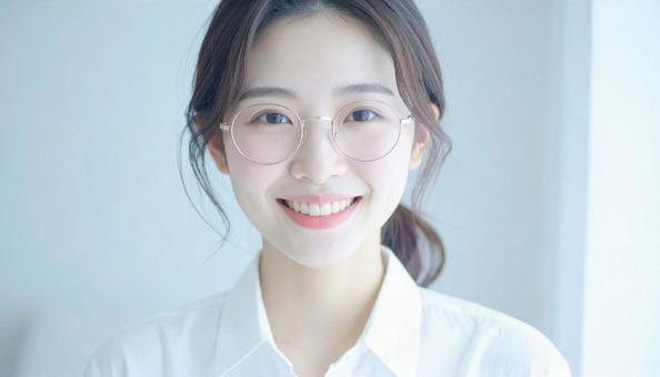 清潔感のあるカメラ目線の女性の写真