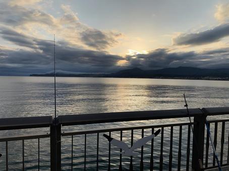夕焼け 雲,夕日,夕焼けの写真素材