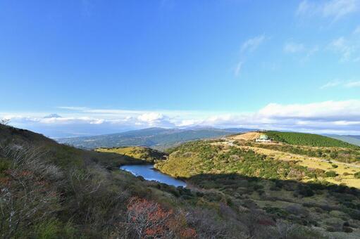 芦ノ湖スカイラインからみた富士山と峠道 箱根,芦ノ湖スカイライン,ツーリングコースの写真素材
