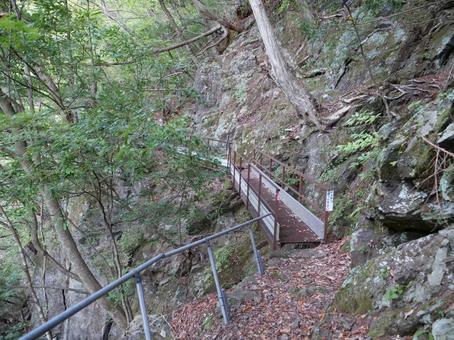 笊ヶ岳 登山道 吊り橋 笊ヶ岳 登山道 吊り橋 笊ヶ岳,南アルプス,早川町の写真素材