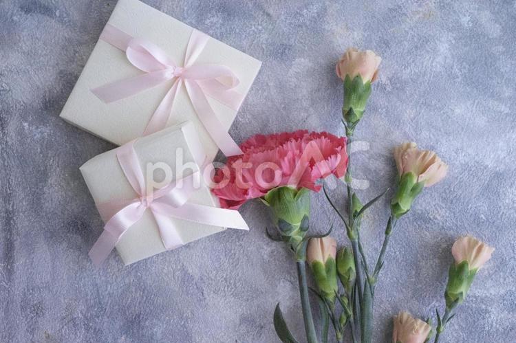 おしゃれなギフトイメージ プレゼント,花,ギフトの写真素材
