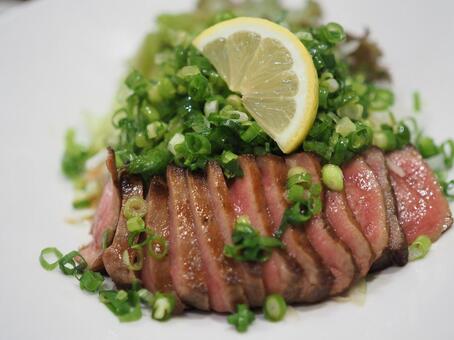 牛タンのタタキ 牛タン,タタキ,肉の写真素材