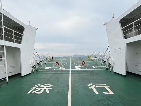 カーフェリーに乗船3 フェリー,徐行,船の写真素材