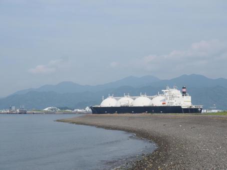 LNGタンカーと海 LNGタンカーと海の写真