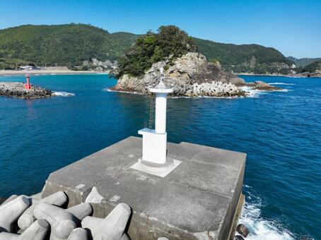 徳島県美波町　日和佐港一文字堤東灯台 日和佐港一文字堤東灯台,灯台,建物の写真素材